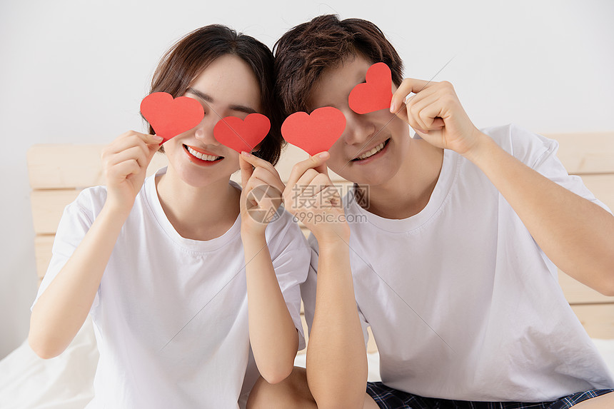 黄金珠宝投资双雄：周大福(01929)与老铺黄金(06181)，“买入”评级背后的增长逻辑