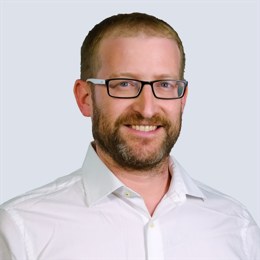 广湛高铁茂名南站站名标识亮相